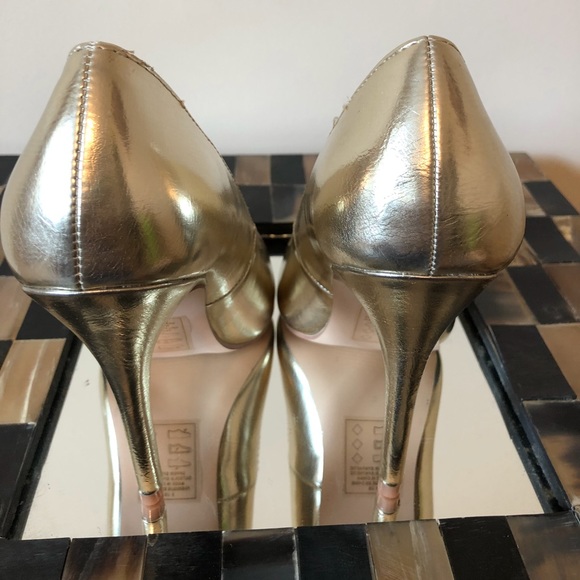SS Signature Metallic Gold Pointed Toe High Heels - Picture 7 of 8